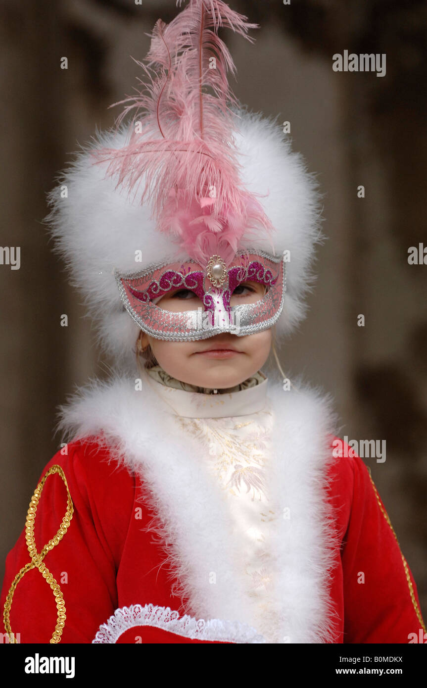 Fille unique dans le déguisement carnaval vénitien Photo Stock - Alamy