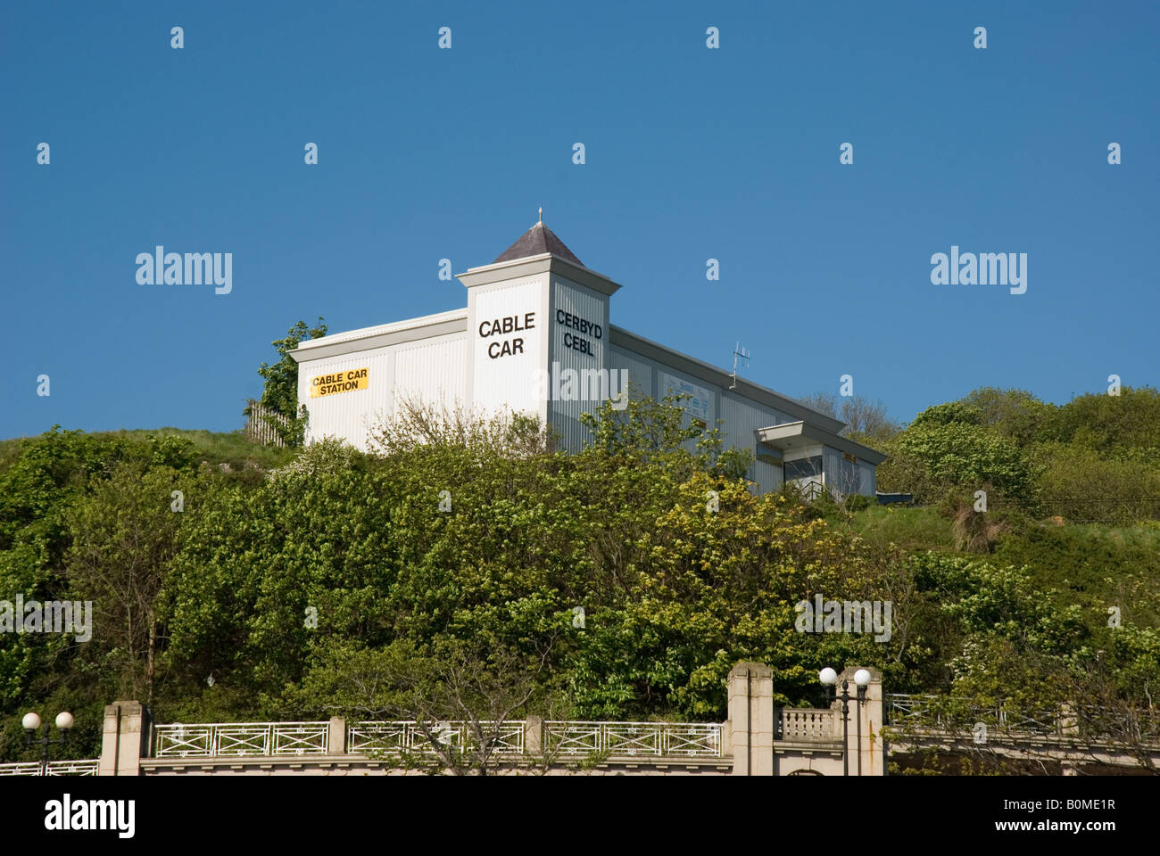 Cable car building hires stock photography and images Alamy