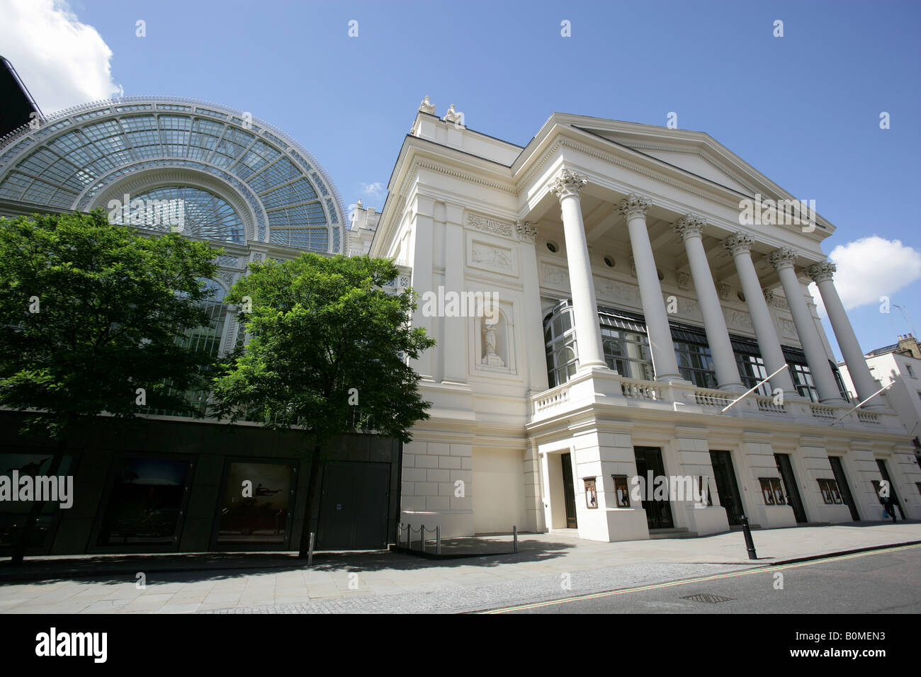 The royal opera house hi-res stock photography and images - Alamy