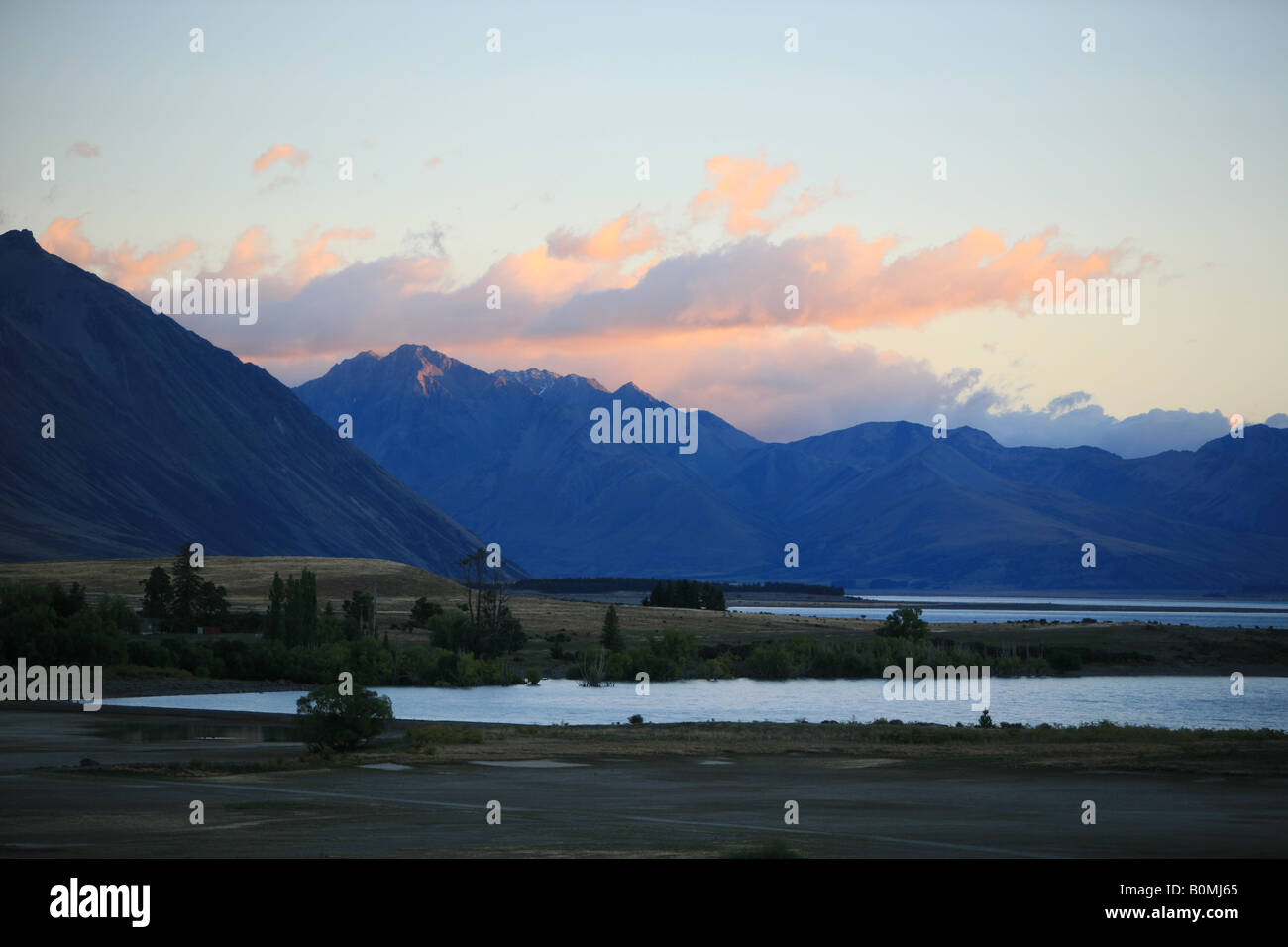 Sunrise above Lake Tekapo South Island New Zealand Stock Photo - Alamy