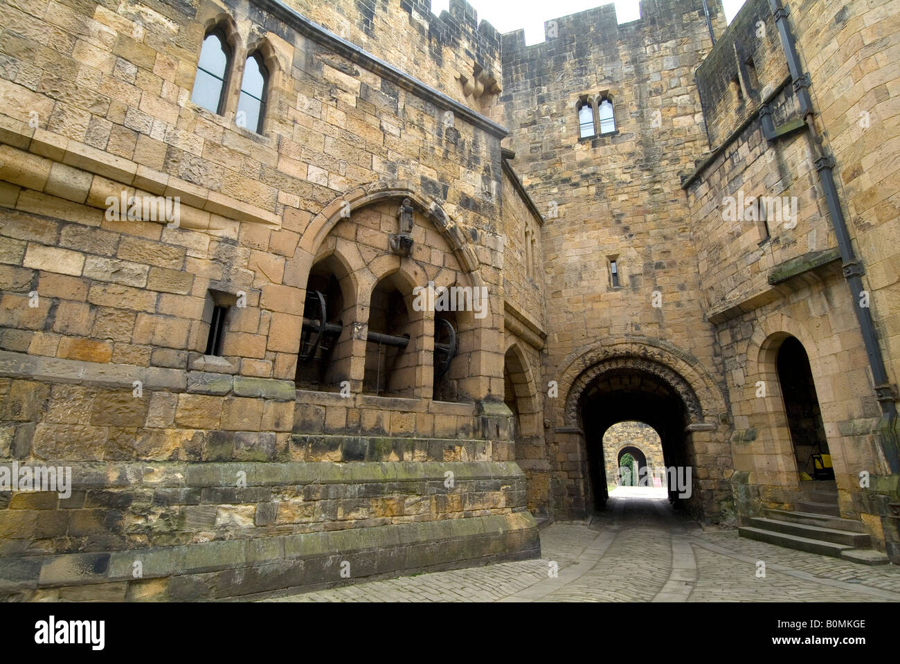 alnwick-castle-alnwick-northumberland-england-stock-photo-alamy
