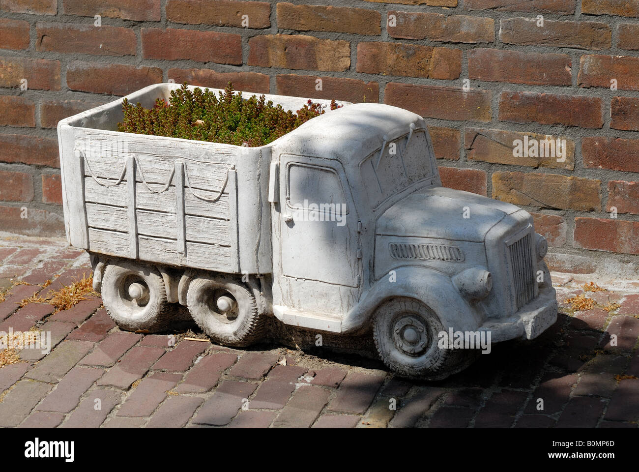 Small container truck hi-res stock photography and images - Alamy