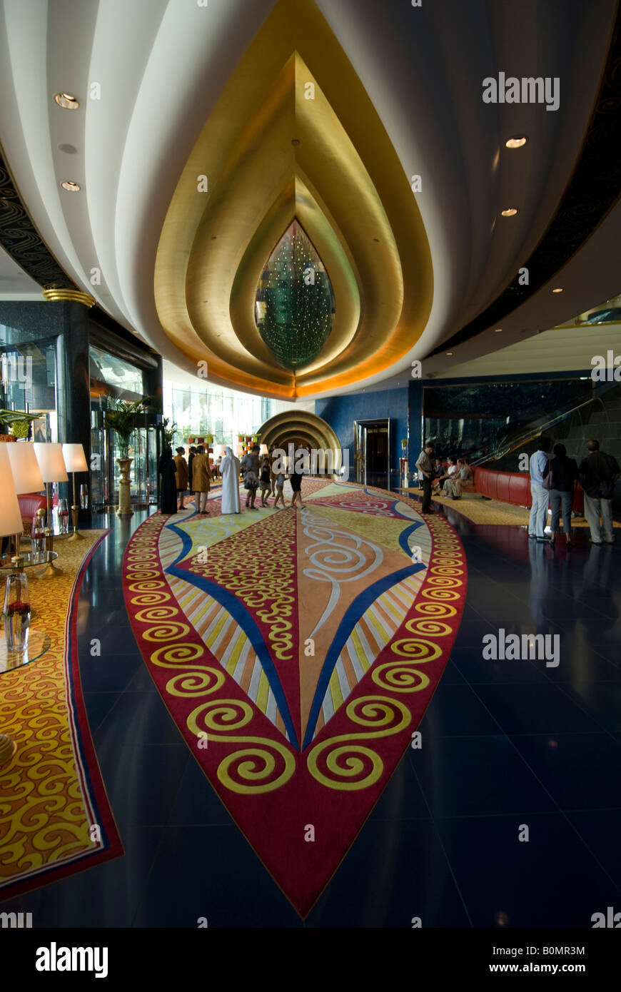 The lobby of the Burj al arab hotel L entree de l hotel Burj al arab Stock Photo