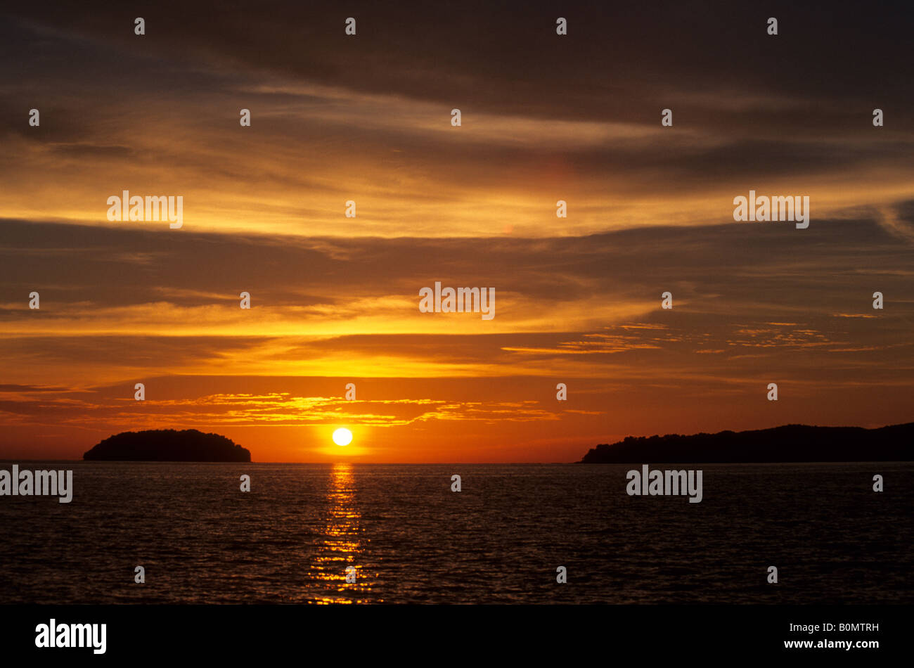 Sunset across the islands of Tunku Abdul Rahman Marine Park, Kota ...