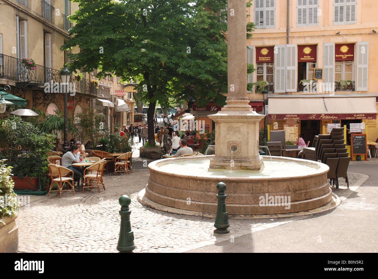 Outdoor cafe in provence hi-res stock photography and images - Alamy