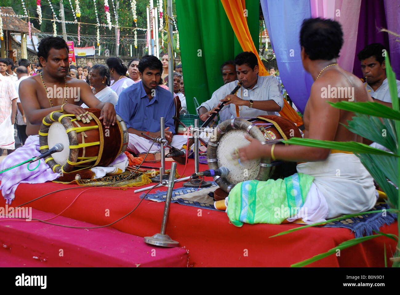 Musical instruments of kerala hires stock photography and images Alamy