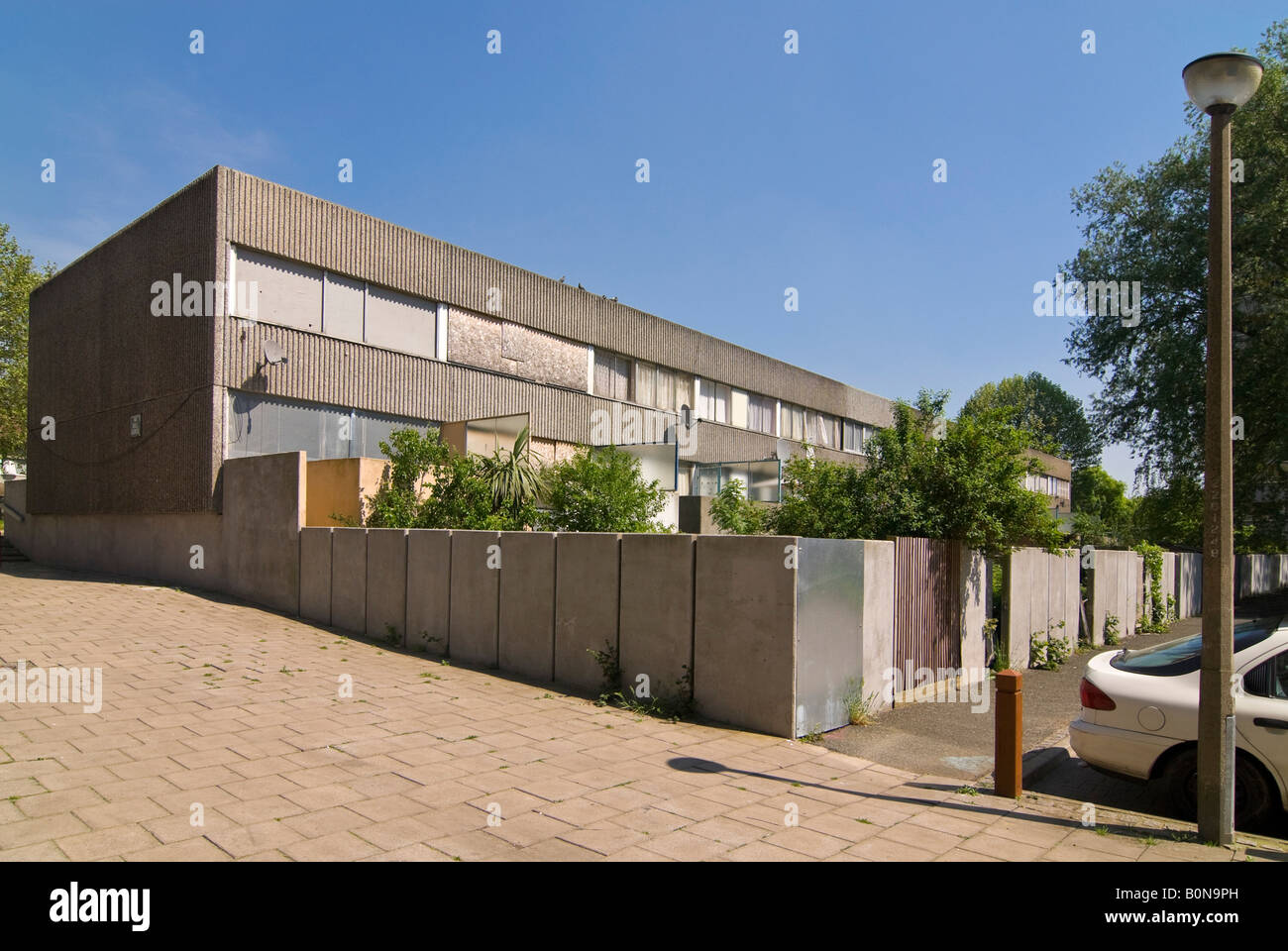 Horizontal wide angle of an empty block of low rise houses on the Ferrier Estate in Kidbrooke Park on a bright sunny day Stock Photo