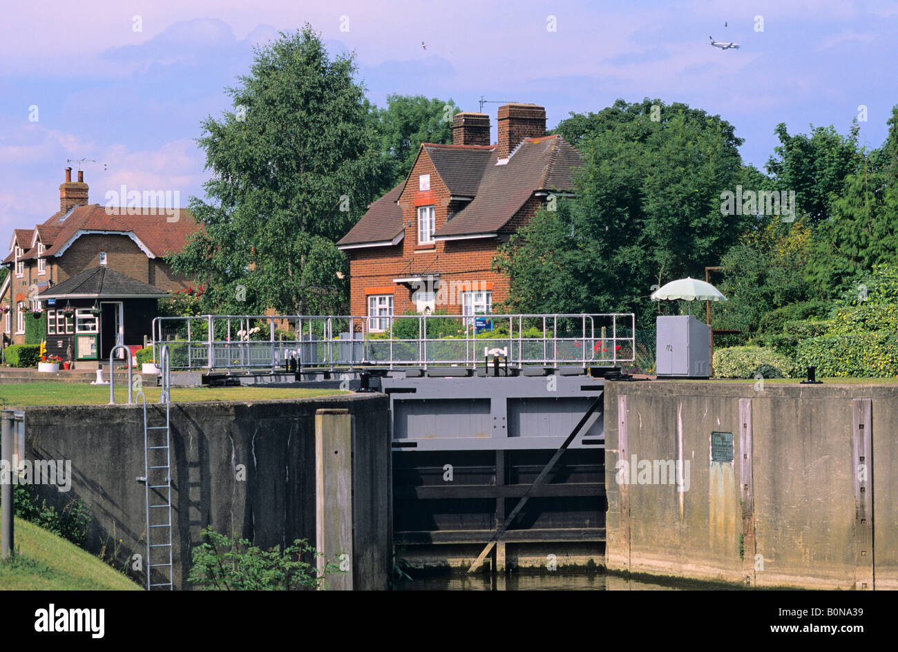 Old windsor lock hires stock photography and images Alamy