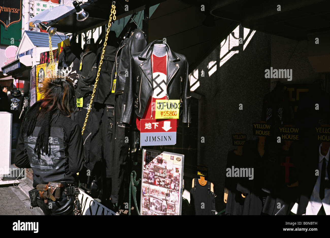 Feb 15, 2004 - Fashion dummies outside a second hand store in the Ura-Hara, the backstreets of Tokyo's Harajuku. Stock Photo