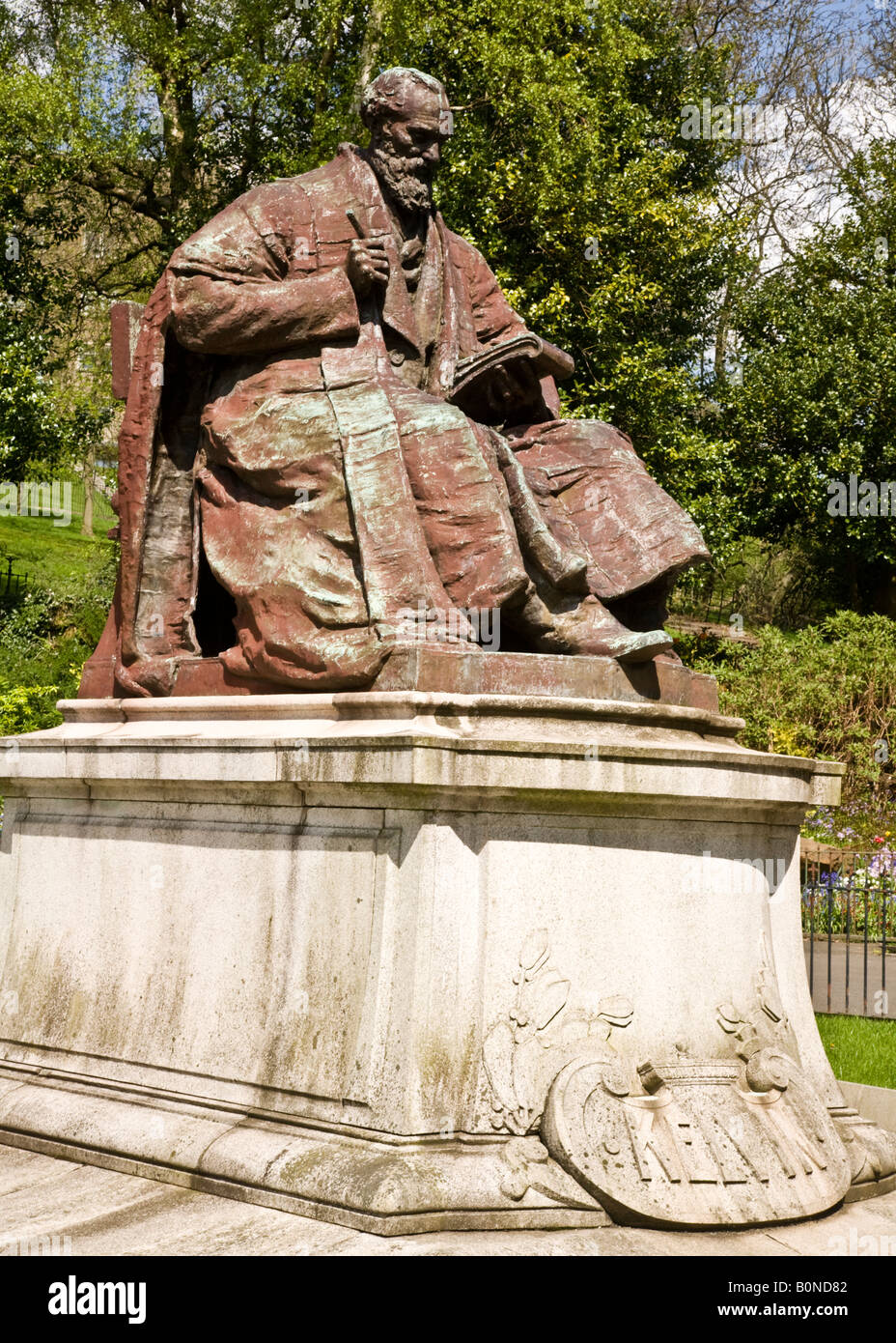 Statue of Lord William Thomson Kelvin by Archibald Macfarlane Shannan, Kelvingrove Park, Glasgow, Scotland. Stock Photo