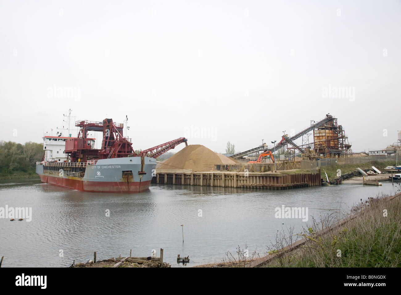The hopper dredger City of Chichester unloads gravel at the site of Solent Aggregates Bedhampton