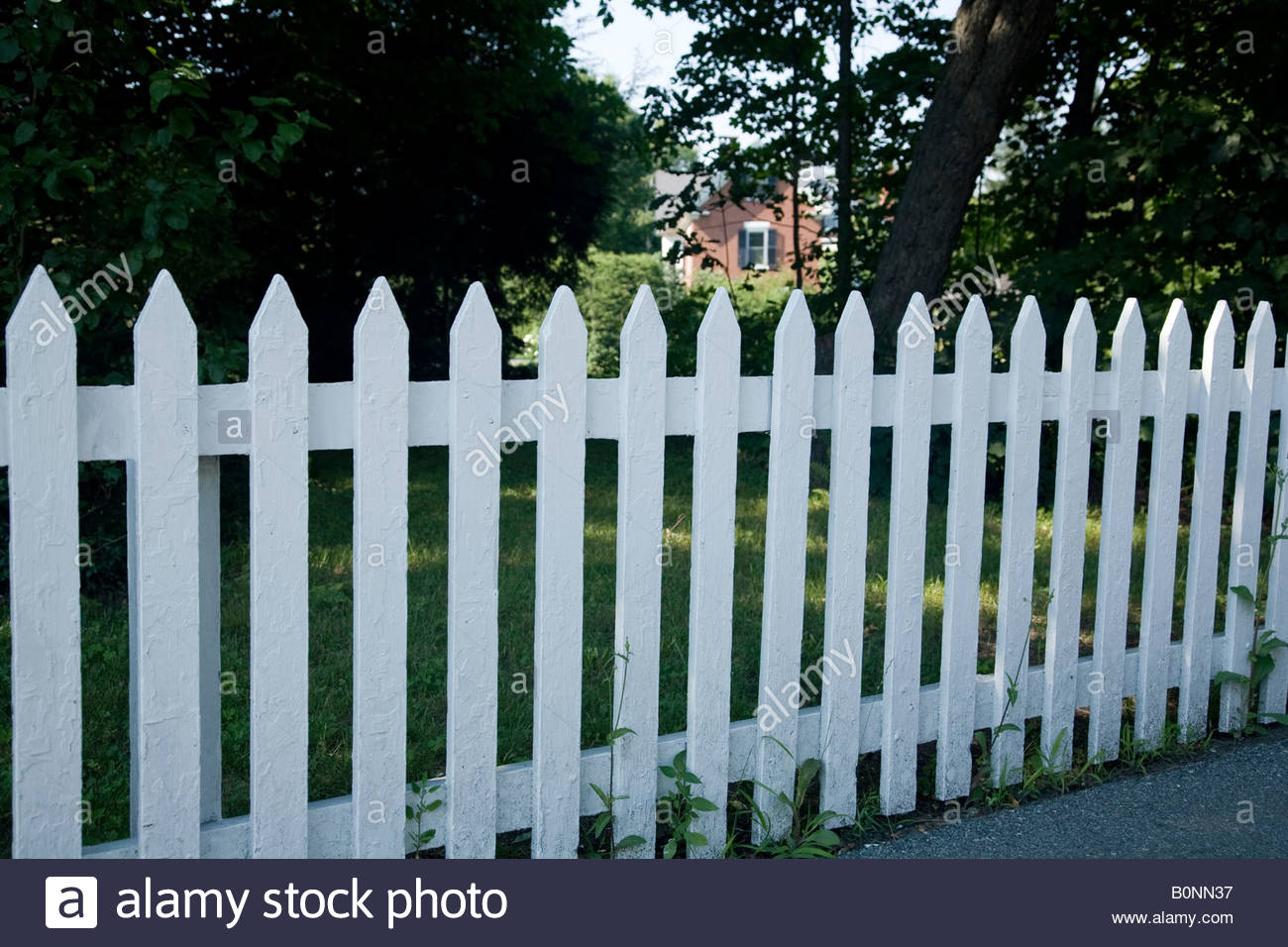 White Picket Fence House New England Stock Photos & White Picket Fence