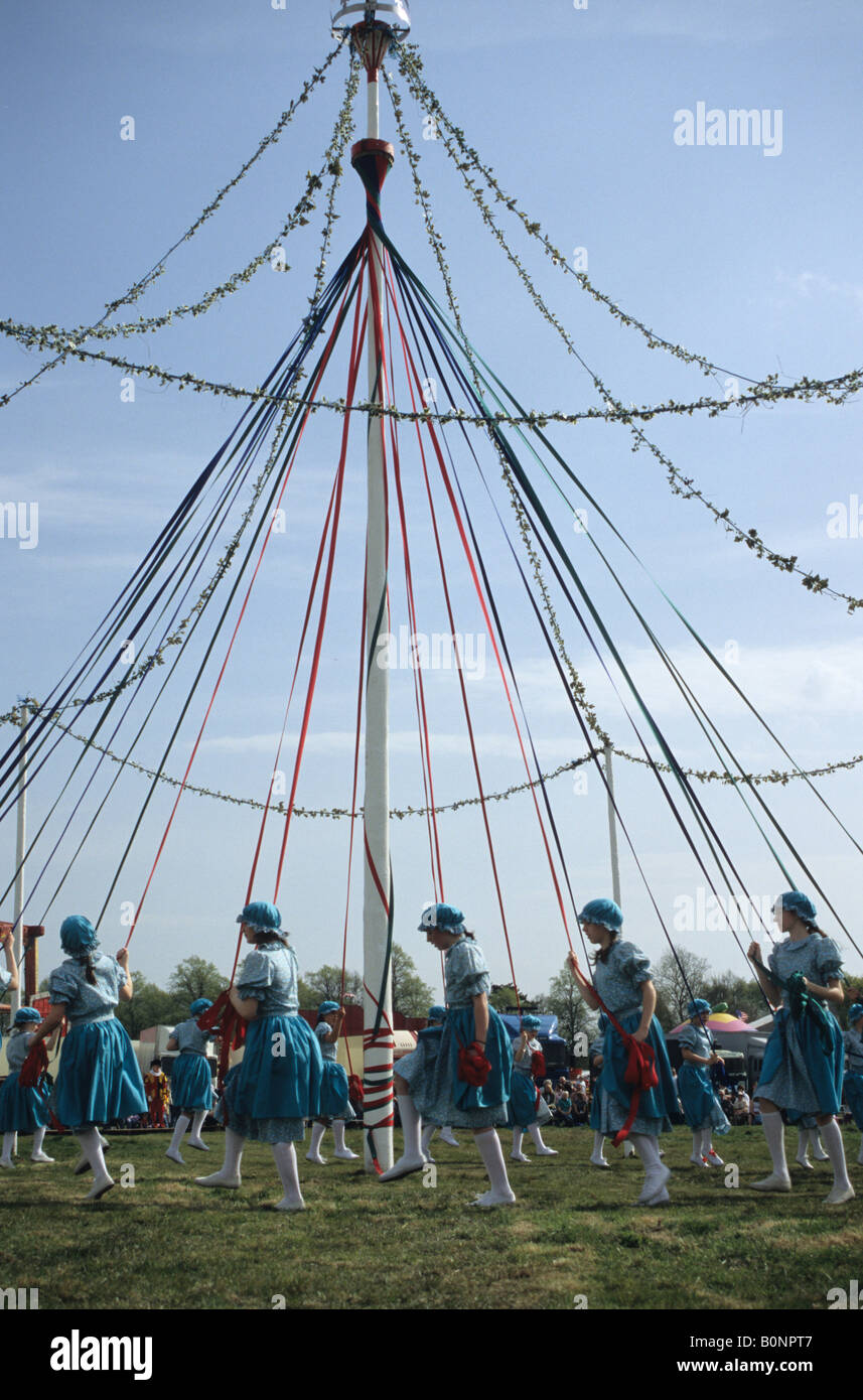 Maypole Dancing In Knutsford Cheshire During The Traditional May Day Celebrations Stock Photo