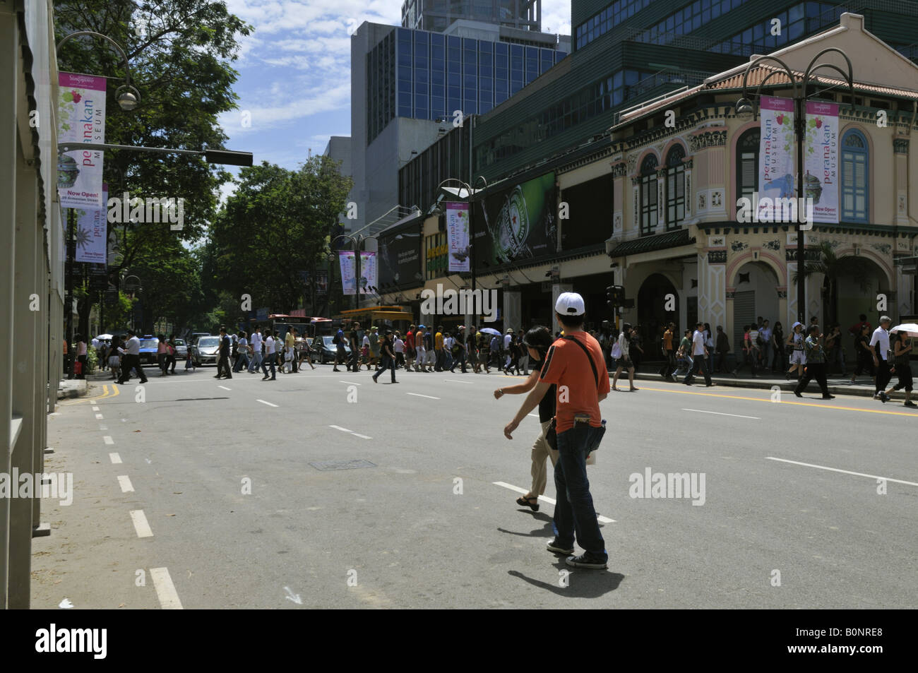 Singapore pedestrian crossing hi-res stock photography and images - Alamy