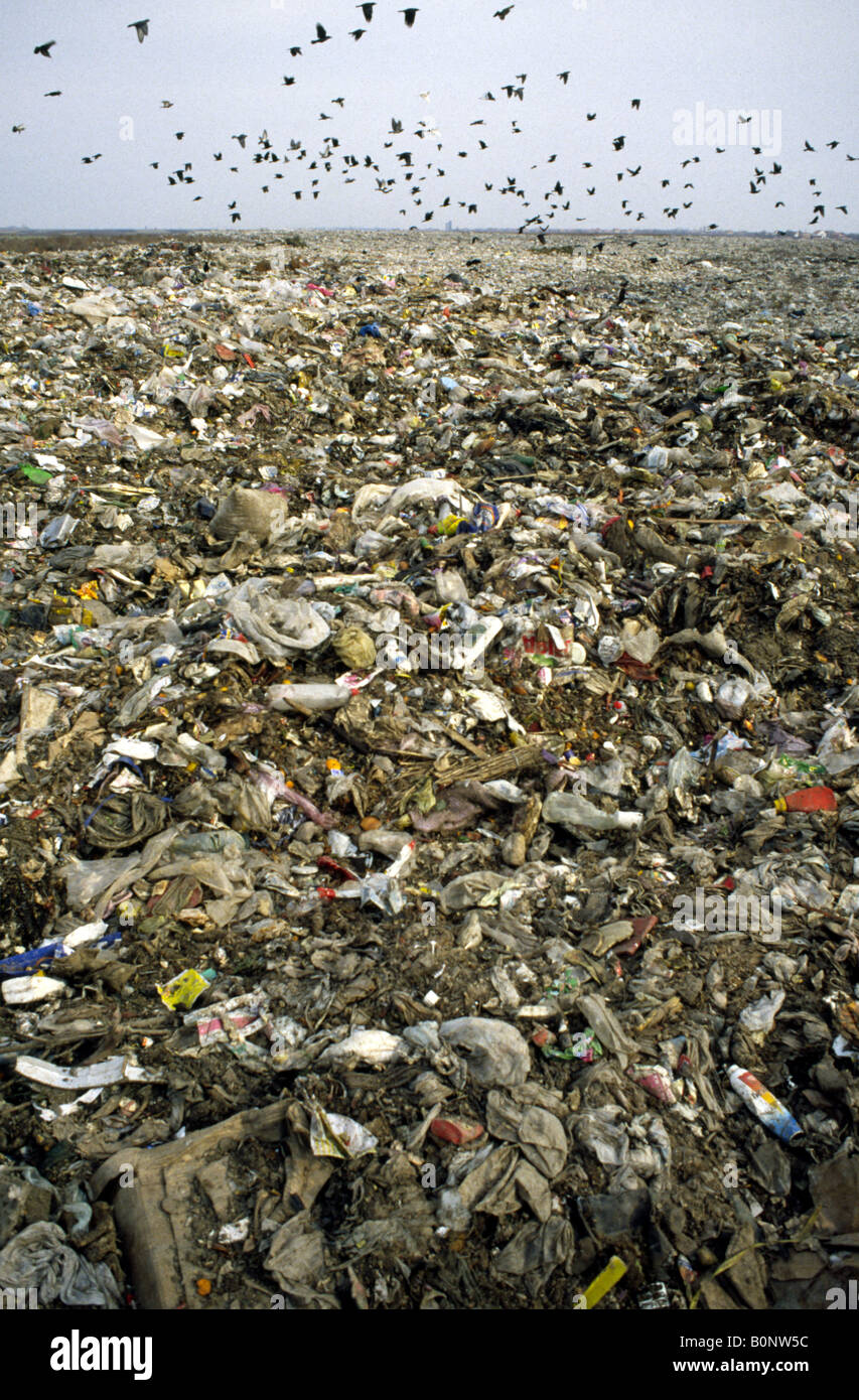 Disposed household rubbish Stock Photo - Alamy