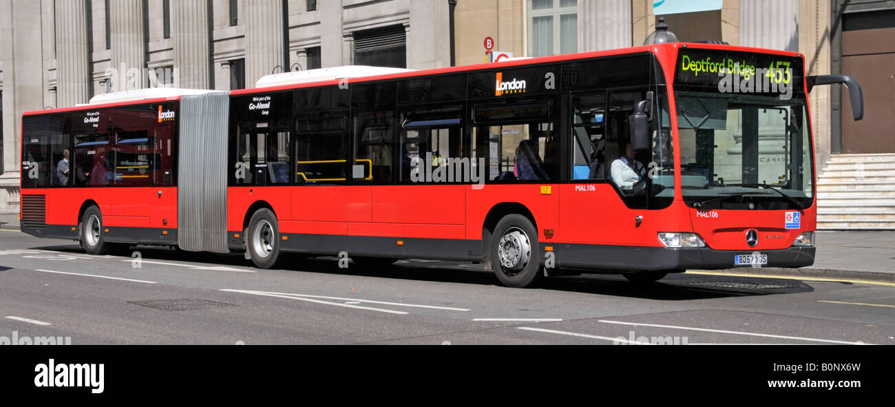 london-bendy-bus-at-trafalgar-square-serving-route-453-to-deptford-B0NX6W.jpg