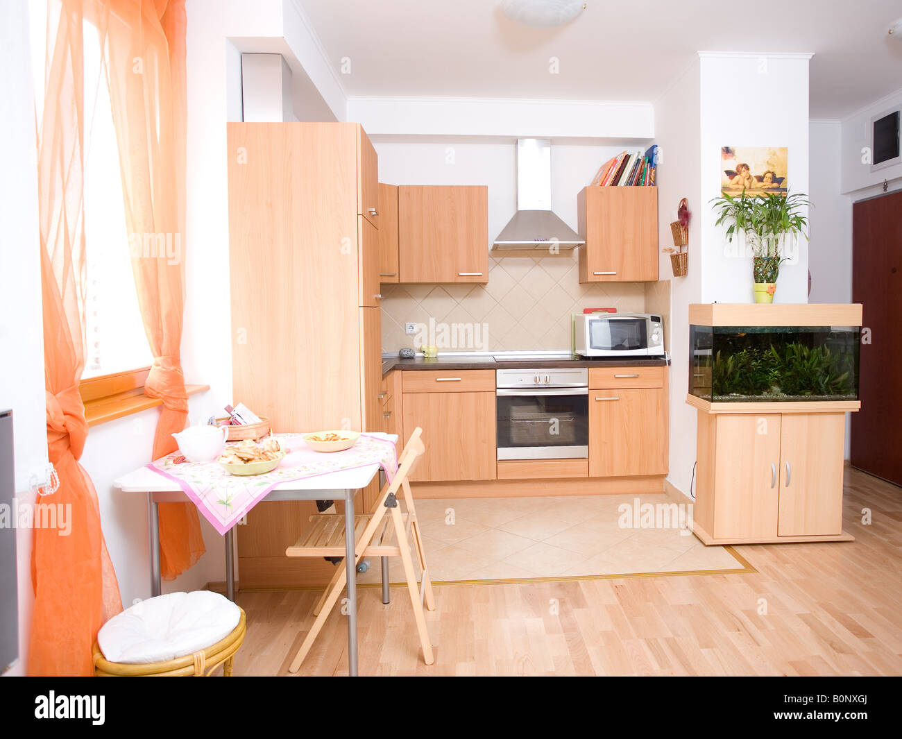 Clean modern kitchen design hi-res stock photography and images - Alamy