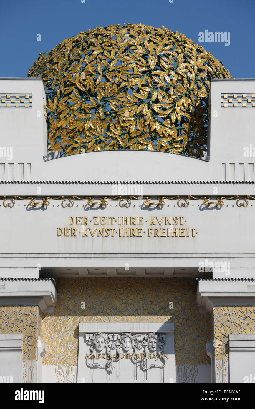 Wien, Sezession, Ausstellungsgebäude von Joseph Maria Olbrich 1897-1898, Eingangsseite und Kuppel Stock Photo