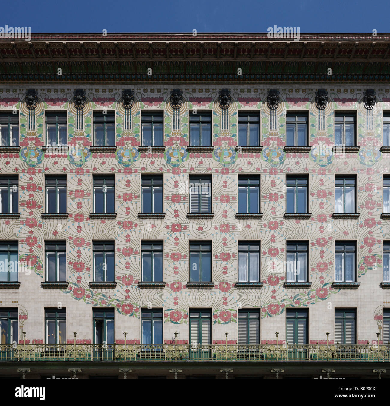 Wien, Linke Wienzeile Nr. 40, Wohnhaus von Otto Wagner 1898-1899, '''Majolikahaus''' Stock Photo