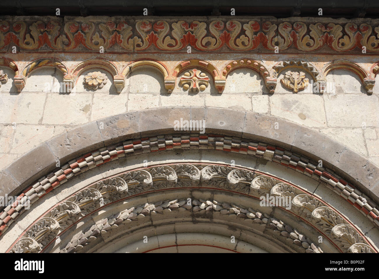 Maria Laach, Abteikirche, Romanischer Fries über dem Portal an der Westseite des Paradieses Stock Photo