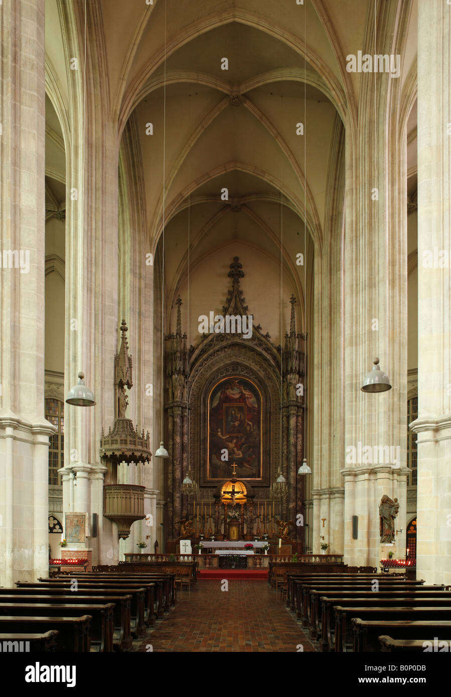Wien, Minoritenkirche, Innenraum nach Osten Stock Photo