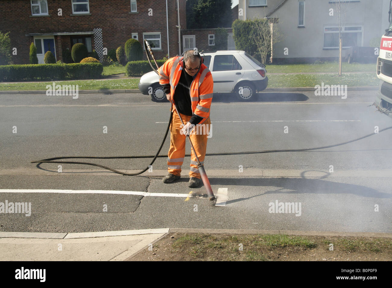 Thermal lance, burning off, road markings UK, thermoplastic material