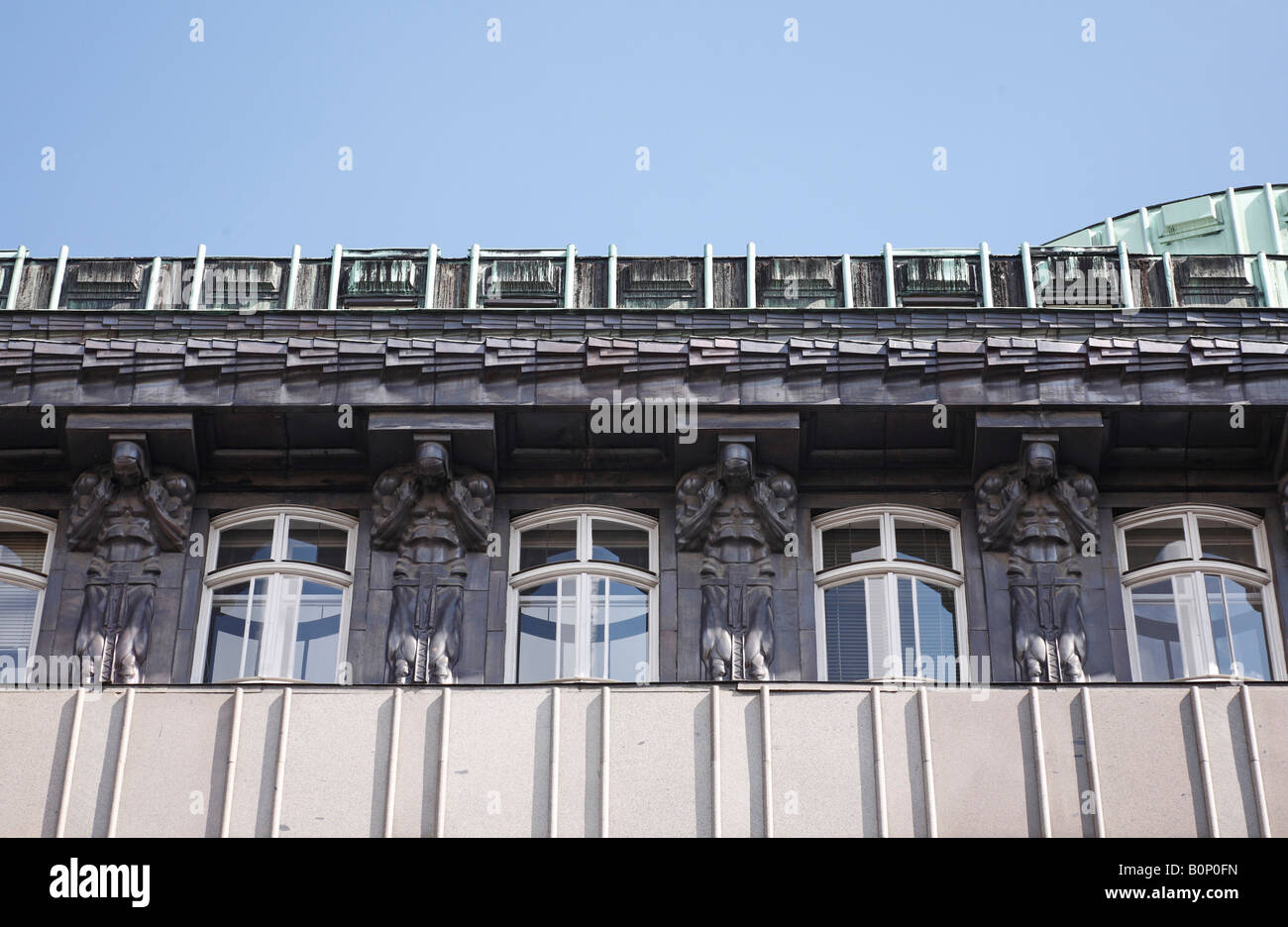 Wien, Brandstätte, sogenanntes 'Zacherlhaus', erbaut 1903-1905 von Josef Plecnik, Detail Karyatiden von Franz Metzner Stock Photo