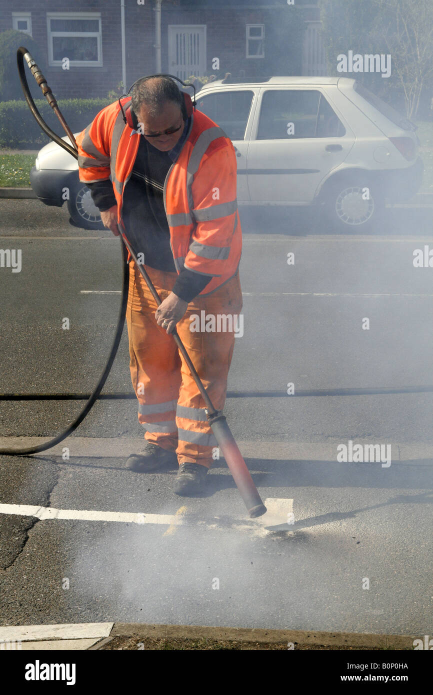 Thermal lance, burning off, road markings UK, thermoplastic material