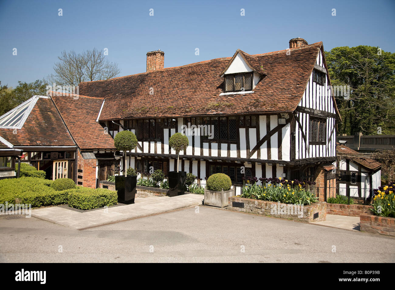Timber Framed Tudor building in Constable country, once a Tollbooth for the River Stour, now a restaurant. Stock Photo