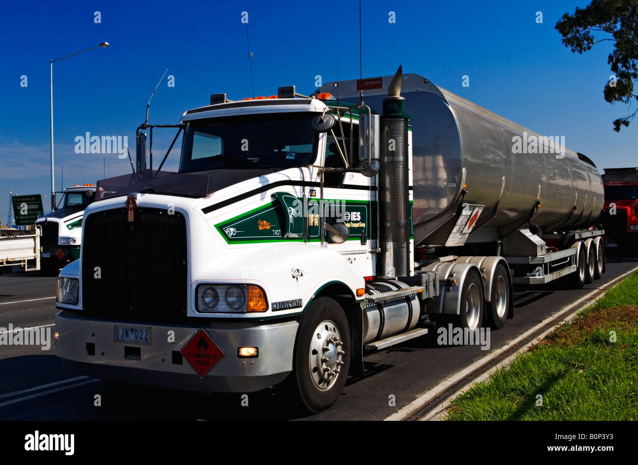 Fuel truck australia hires stock photography and images Alamy