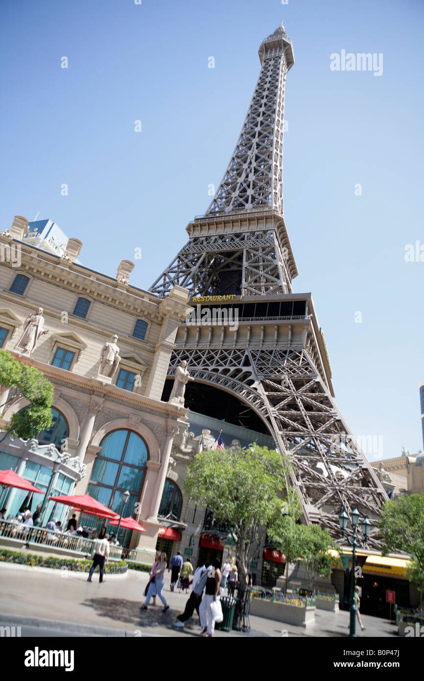 Paris hotel and casino, Las Vegas, Nevada. A half size replica of the eiffel  tower seen from the strip Stock Photo - Alamy