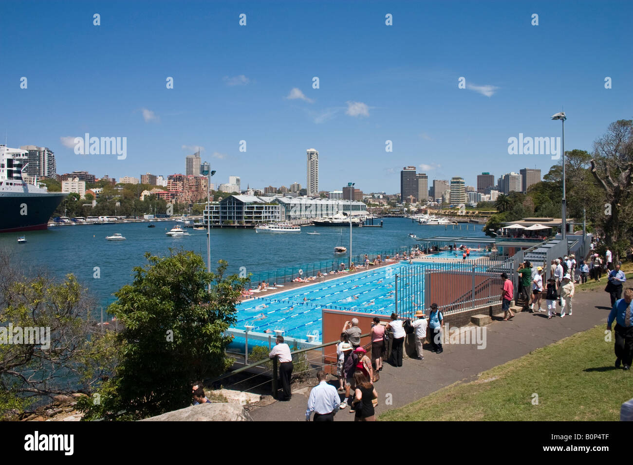 The Andrew (Boy) Charlton pool at Woolloomooloo Stock Photo Alamy