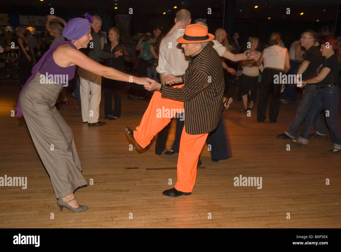 Retro couple dancing the jive, Pontins Holiday Camp, Camber Sands Sussex England. Rhythm Riot Retro Weekend 2000s 2007 UK HOMER SYKES Stock Photo