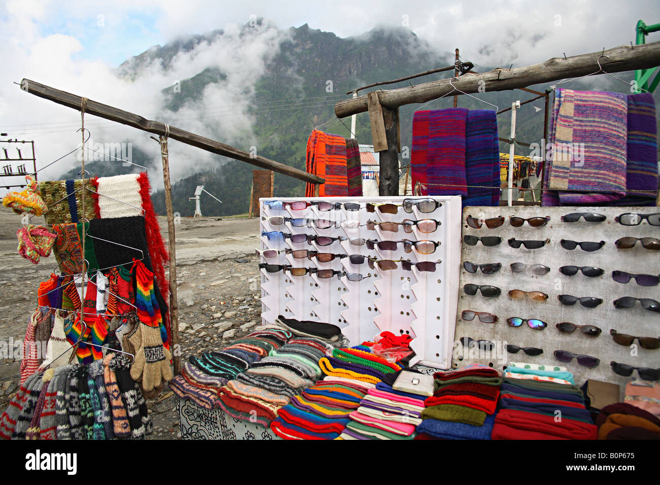 Shop on road, on the way to Rohatang Pass at Manali Himachal Pradesh, India Stock Photo