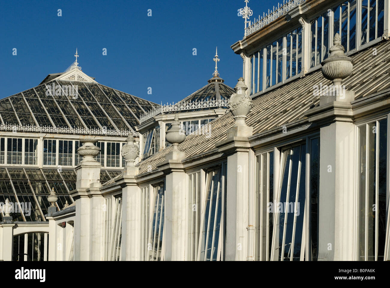 The Temperate House at Kew Gardens Stock Photo - Alamy