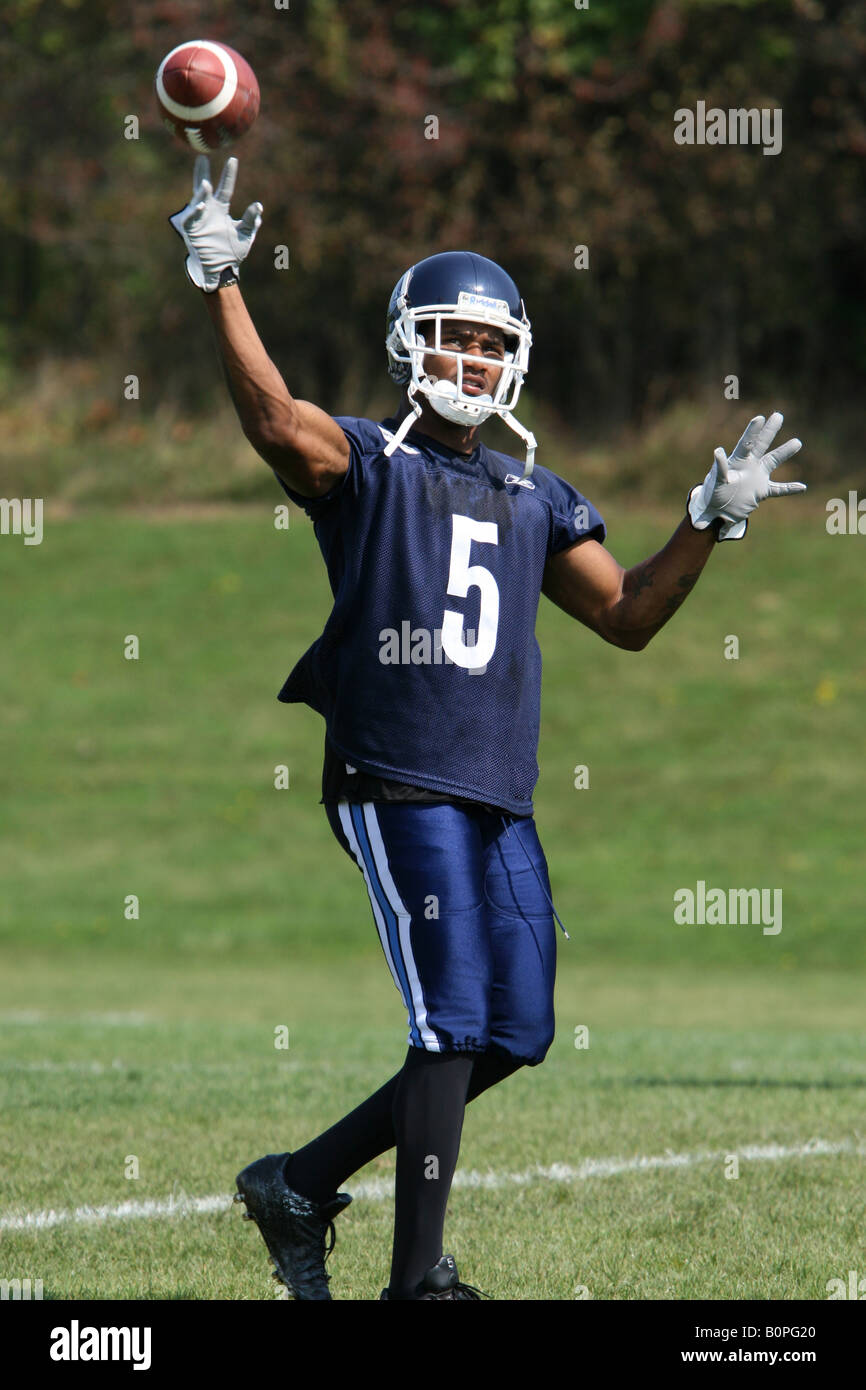 American football player passing or throwing a football Stock Photo Alamy