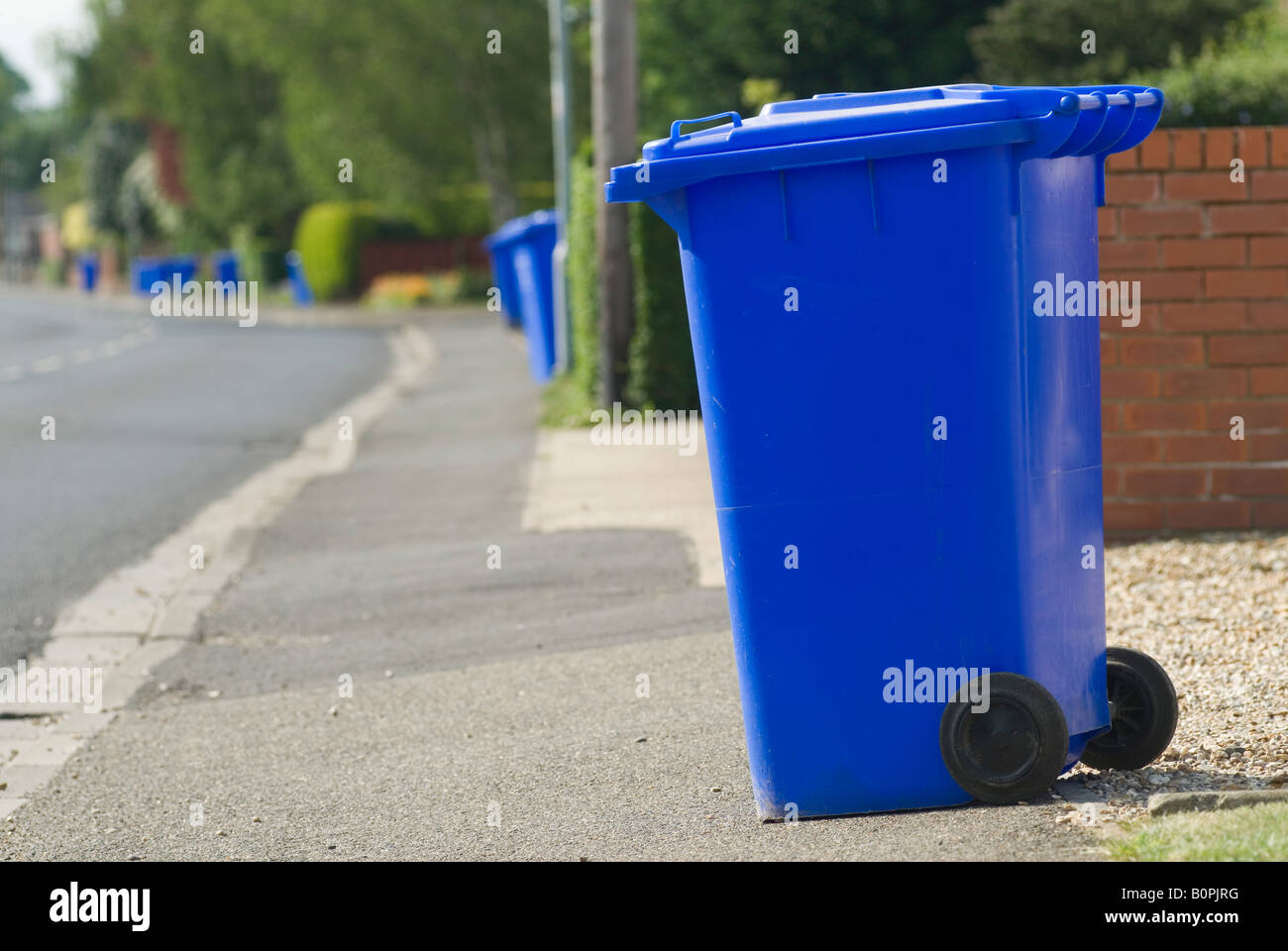 Weelie Bin blue bins Boston Lincolnshire refuse collection day, UK 2008 2000s HOMER SYKES Stock Photo