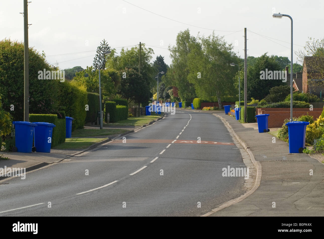 Weelie Bin blue bins Boston Lincolnshire refuse collection day, UK 2008 2000s HOMER SYKES Stock Photo
