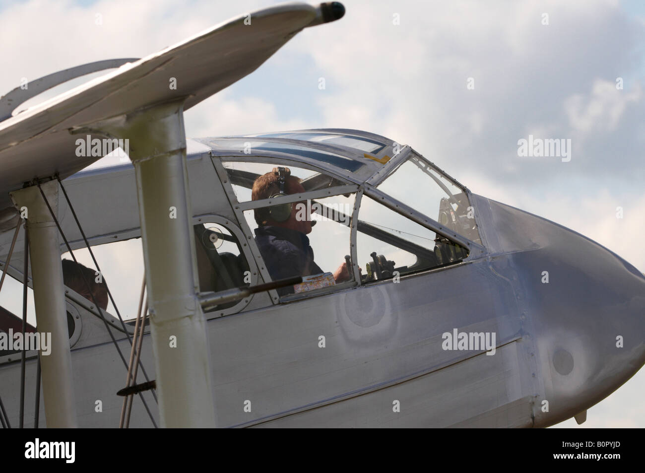 De havilland dh 89 dragon rapide hi-res stock photography and images ...