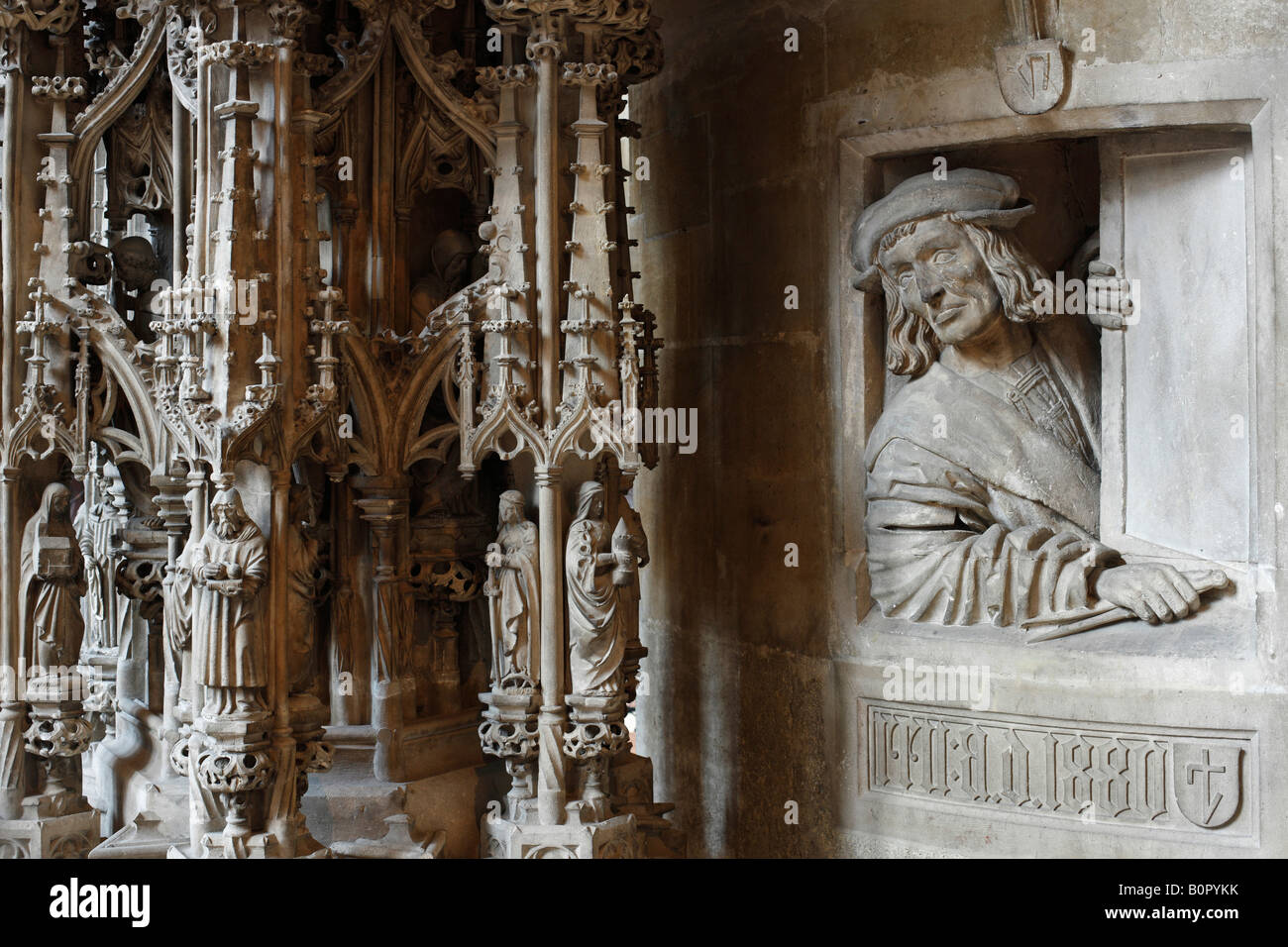 Wien, Stephansdom, 'Kanzel von Anton Pilgram, um 1500, Selbstportrait ''Fenstergucker''' Stock Photo