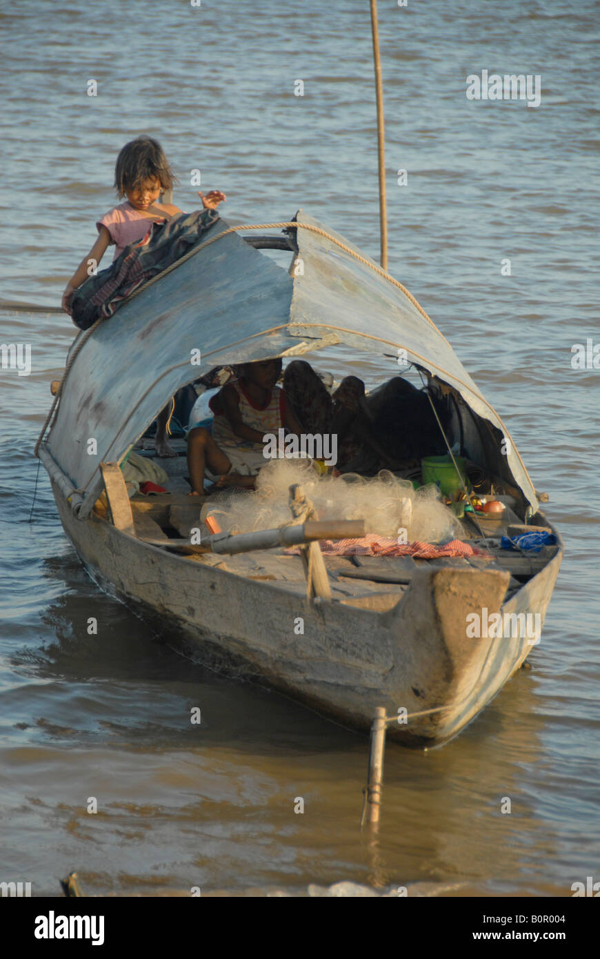 muslim children are in their boat house, phnom penh, cambodia Stock Photo
