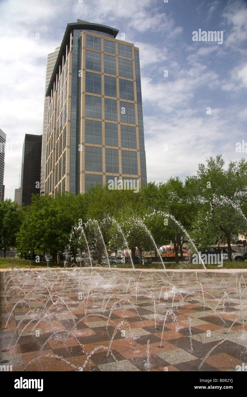 Green water fountain hi-res stock photography and images - Alamy