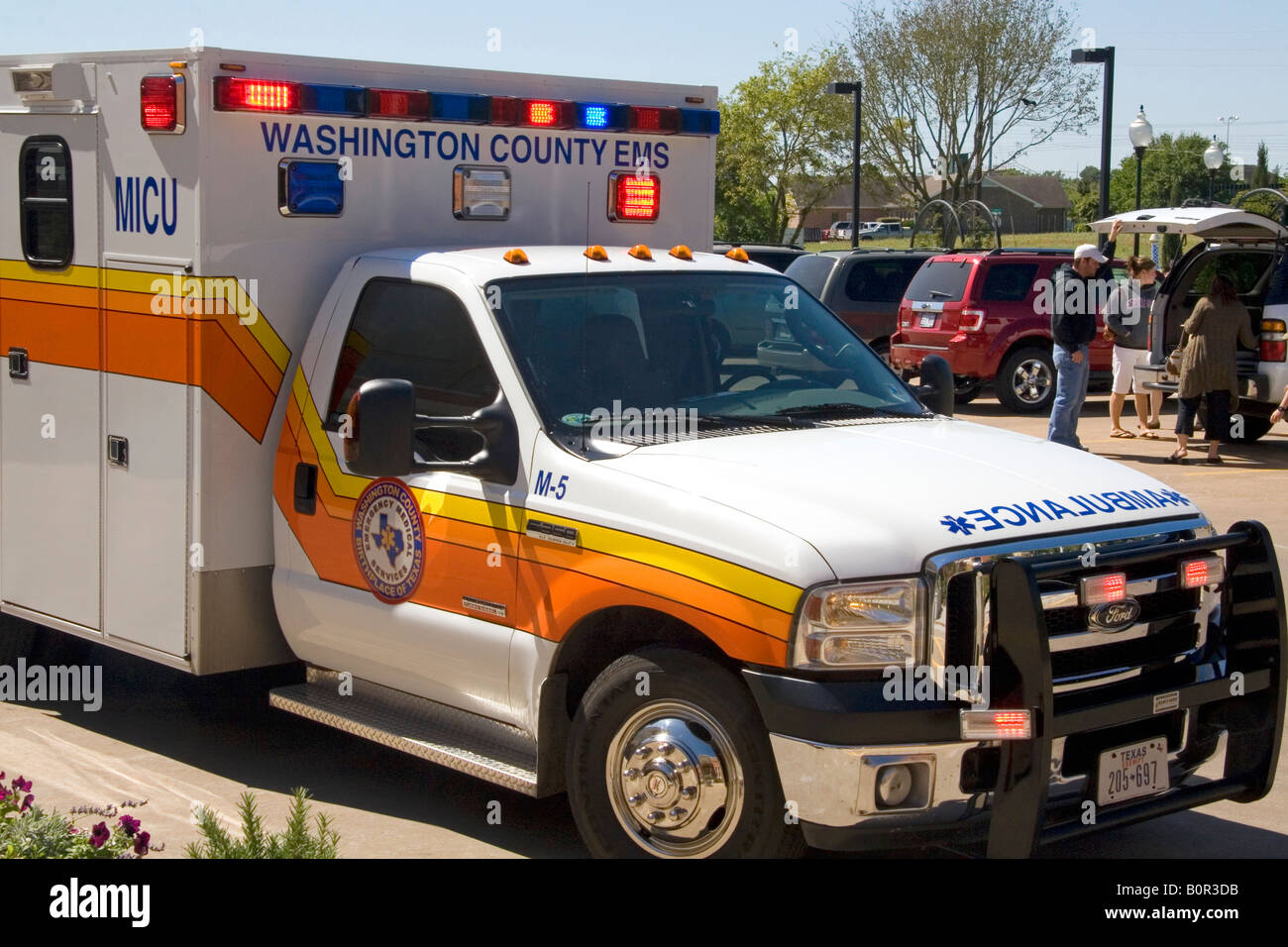 Ambulance ems emergency hires stock photography and images Alamy