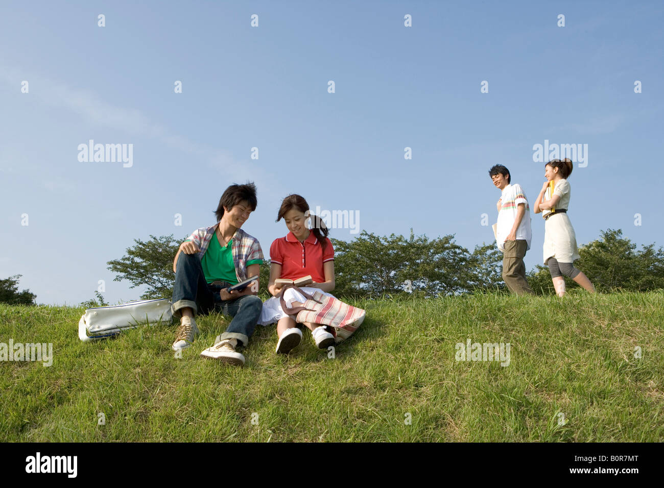Young couple sitting relaxing on grass hi-res stock photography and ...
