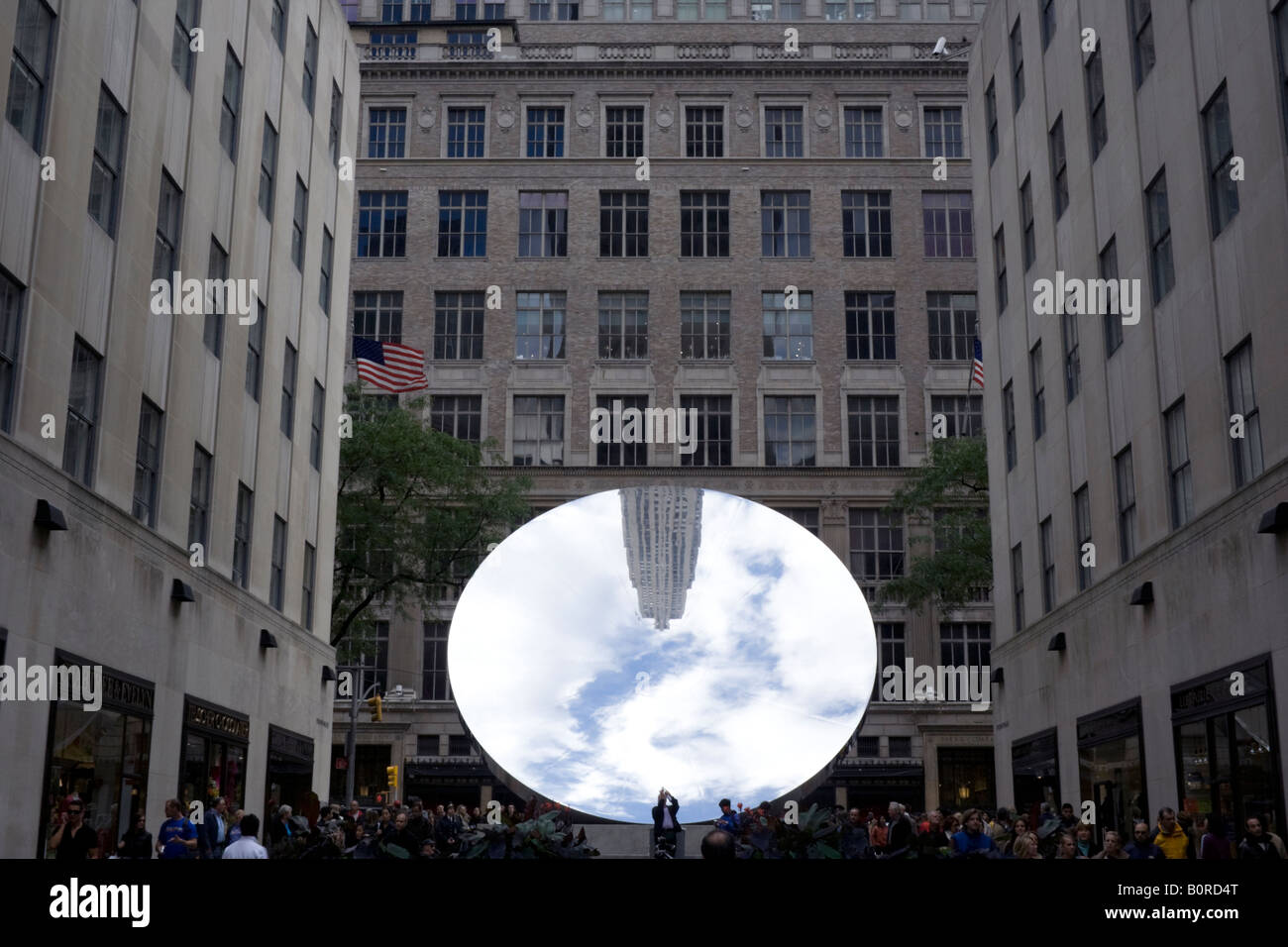 Skyscraper reflected in the Sky Mirror sculpture by Anish Kapoor, New York  City Stock Photo - Alamy