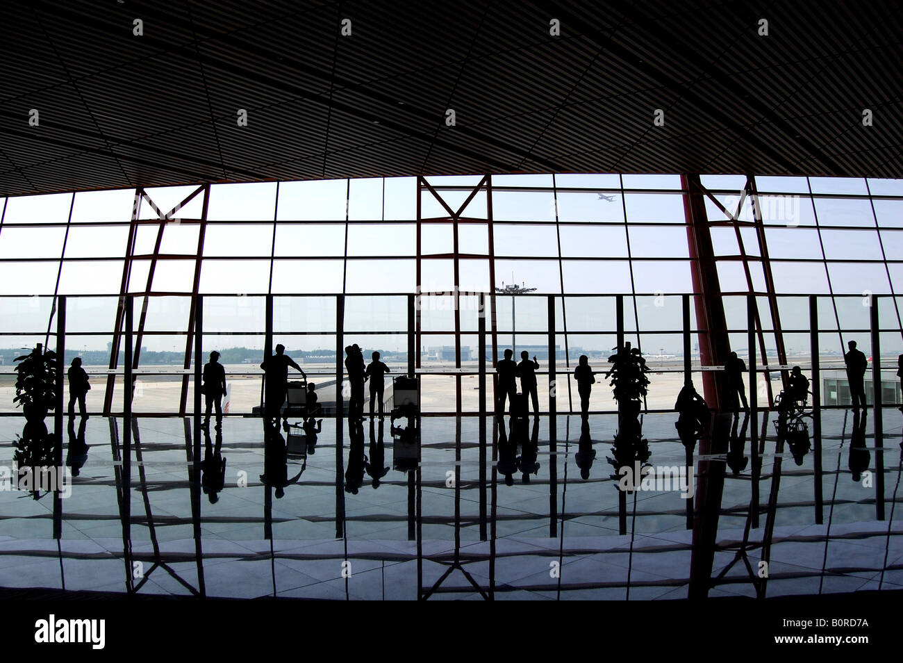 Airport travellers silhouettes hi-res stock photography and images - Alamy