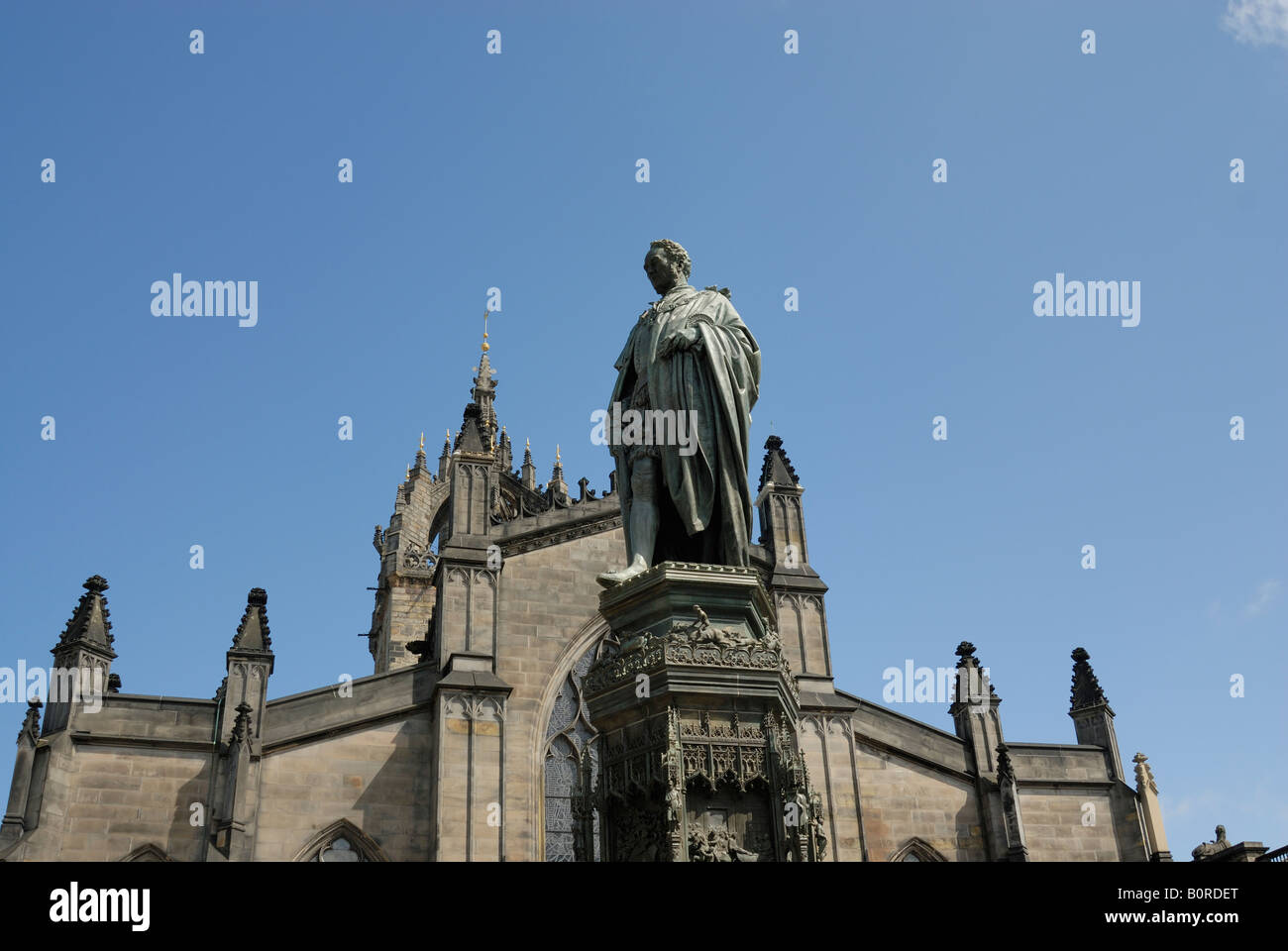 St Giles Cathedral Edinburgh with Duke of Buccleuch statue Stock Photo