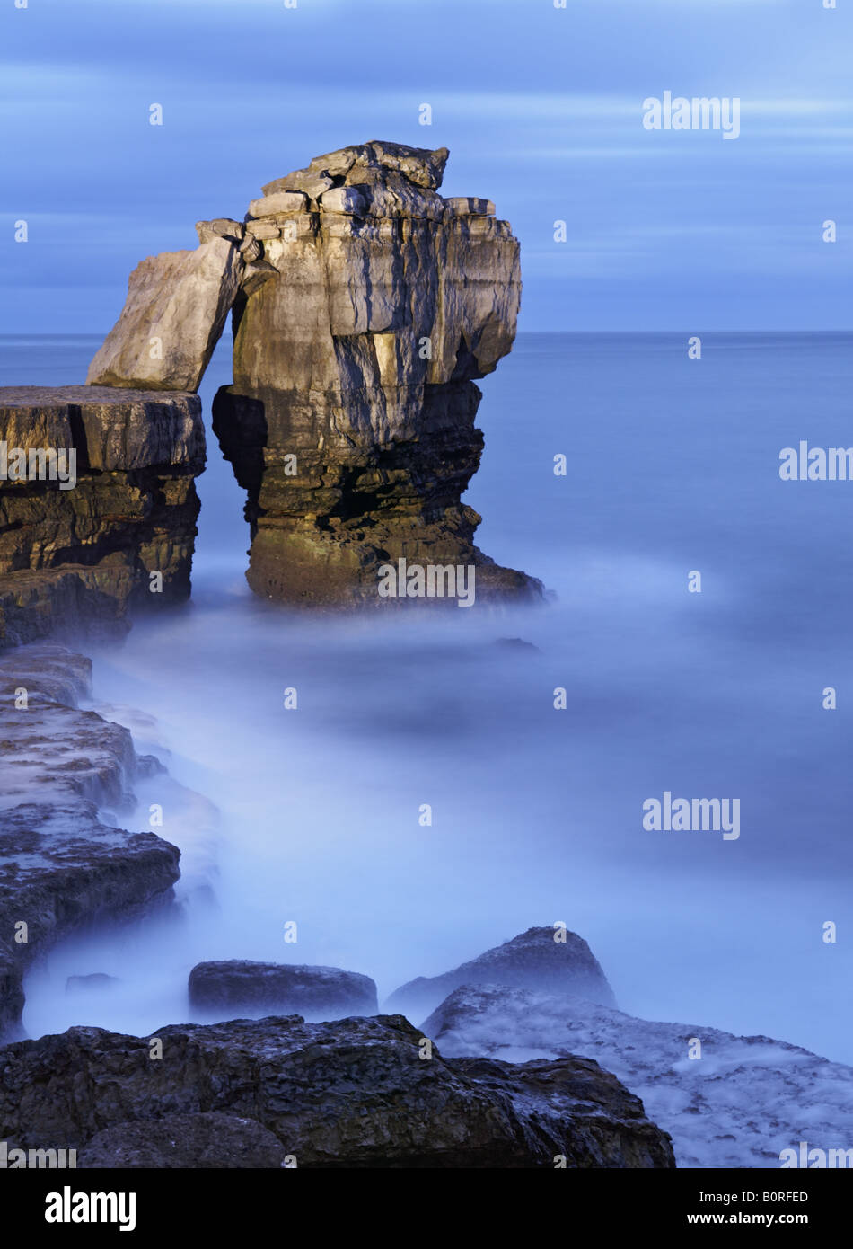 Limestone sea stack at portland bill hi-res stock photography and ...