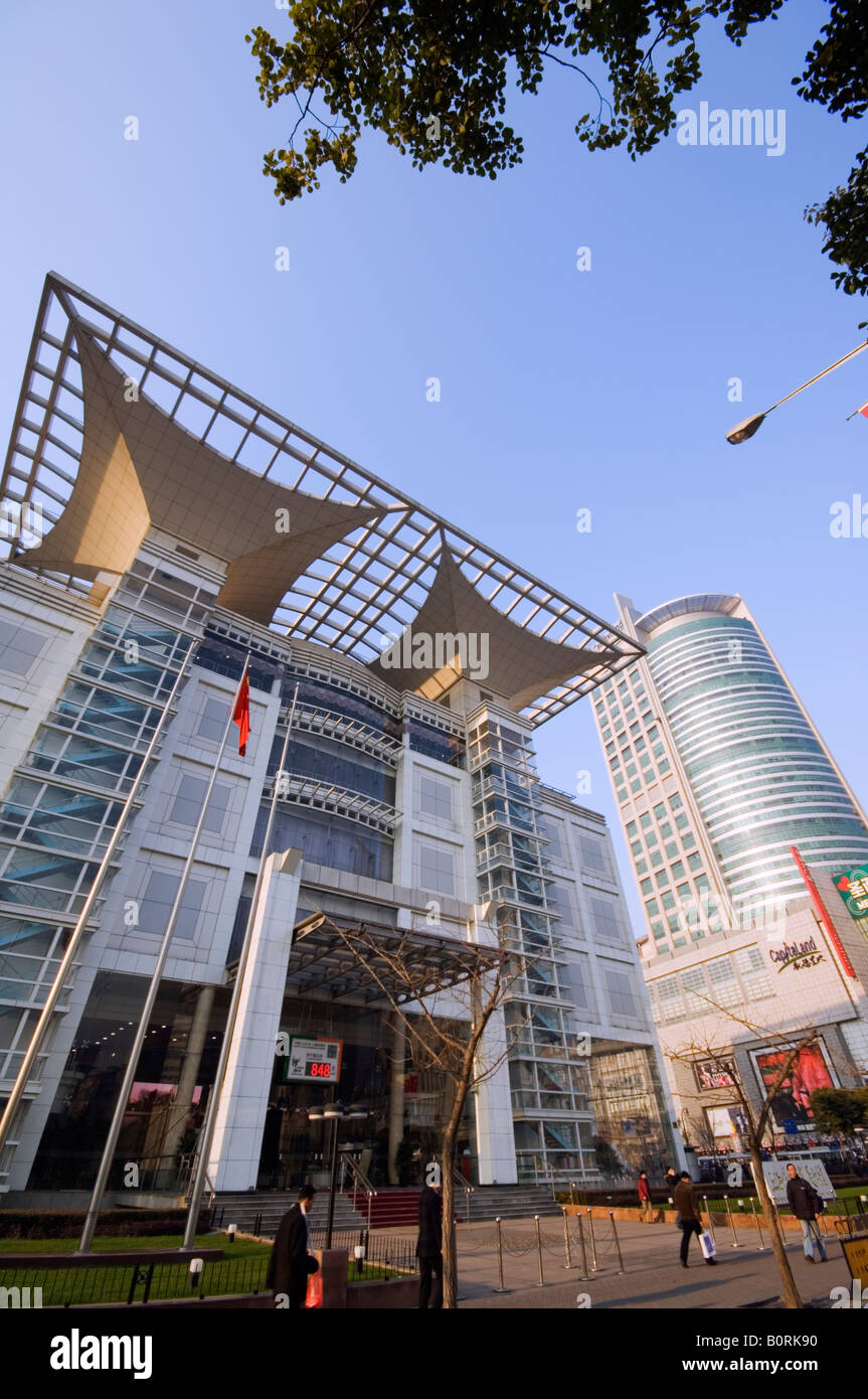 Exhibition hall curved hi-res stock photography and images - Alamy