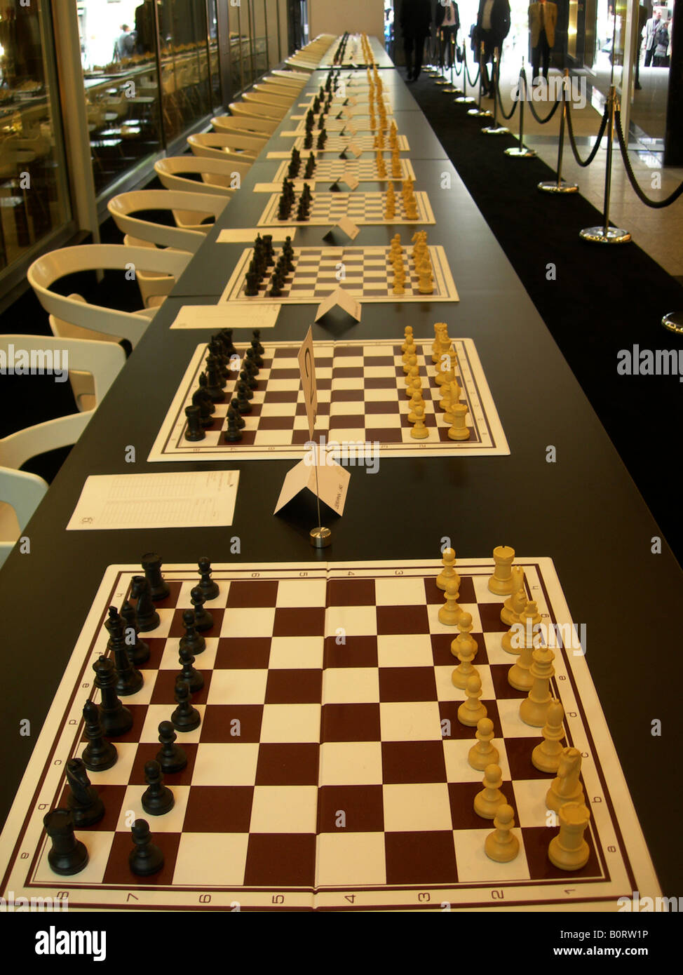 Simultaneous chess game, 4 April 2017: Simultaneous chess g…